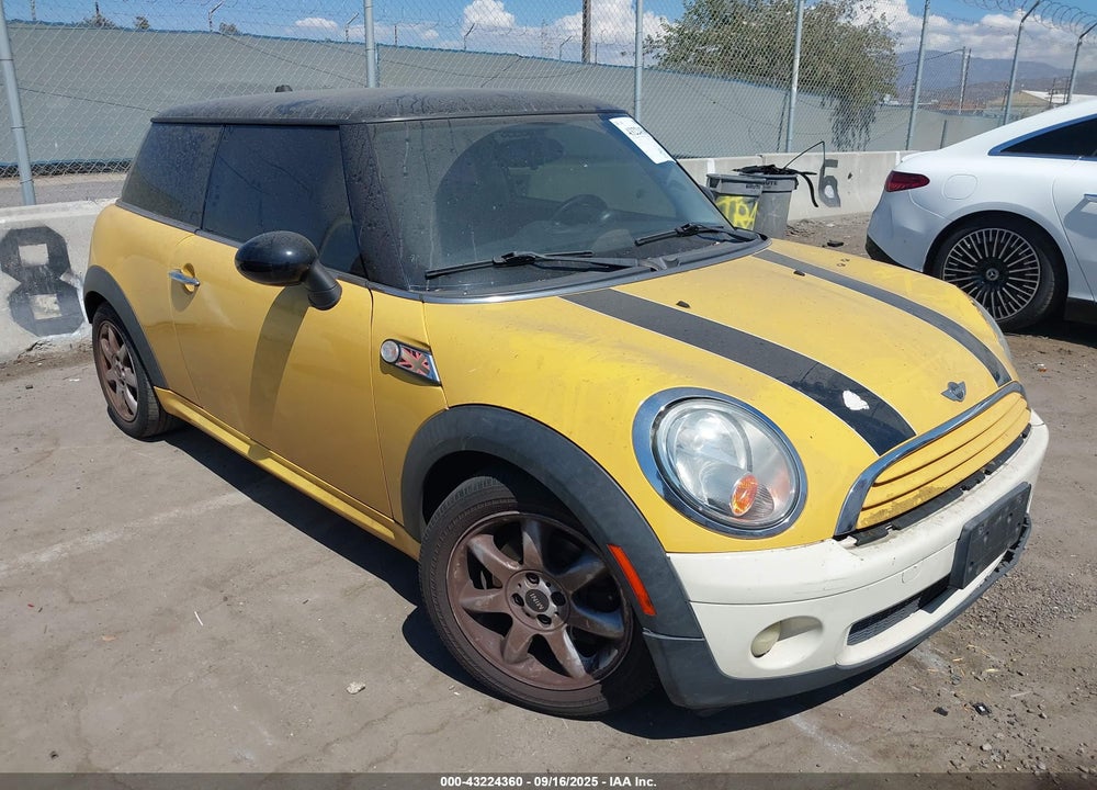 2007 MINI COOPER VIN: WMWMF33547TT56563