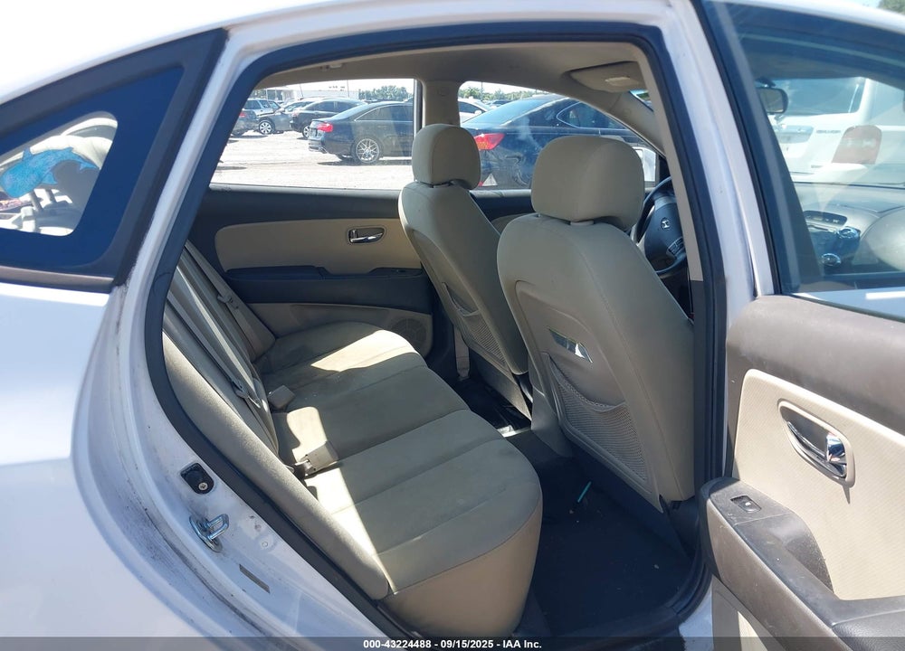 2010 HYUNDAI ELANTRA VIN: KMHDU4AD9AU851394