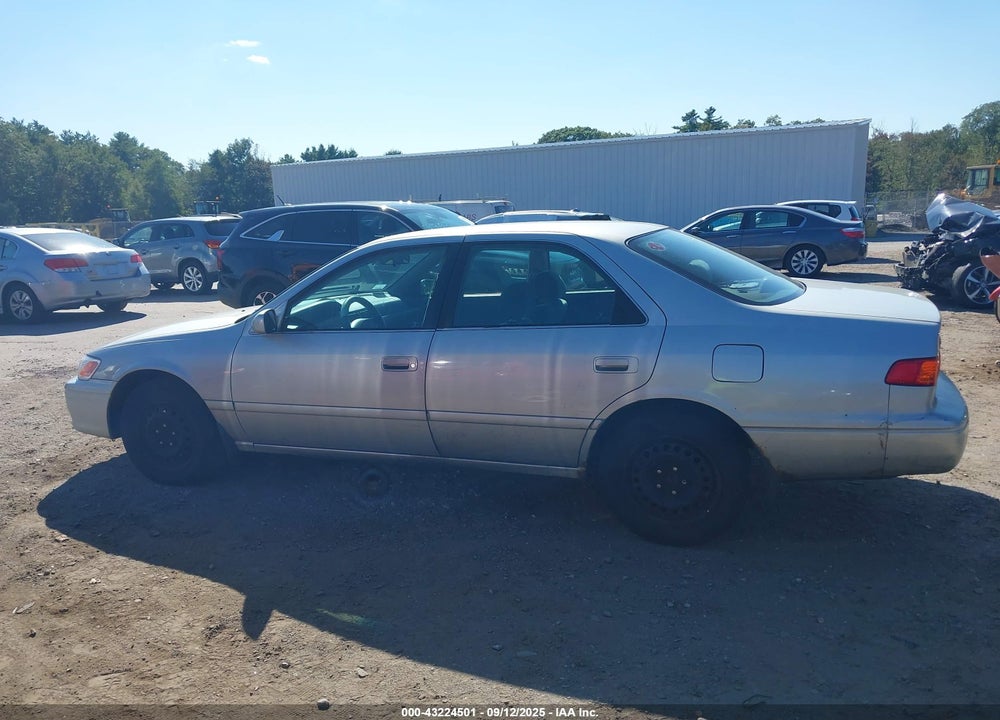2001 TOYOTA CAMRY LE V6 VIN: 4T1BF22K31U122360
