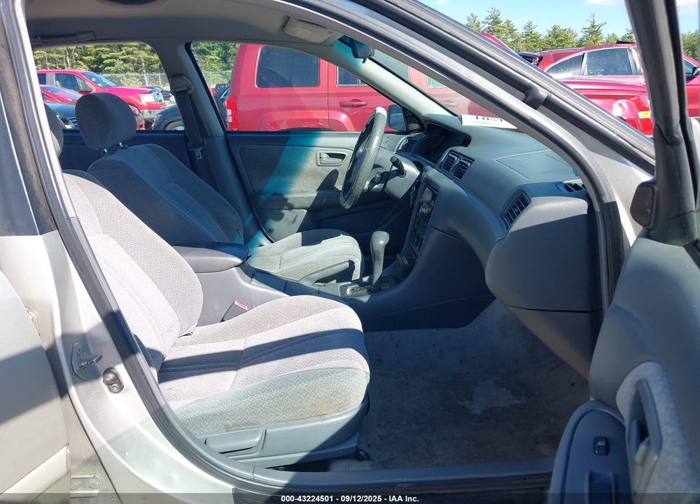 2001 TOYOTA CAMRY LE V6 VIN: 4T1BF22K31U122360