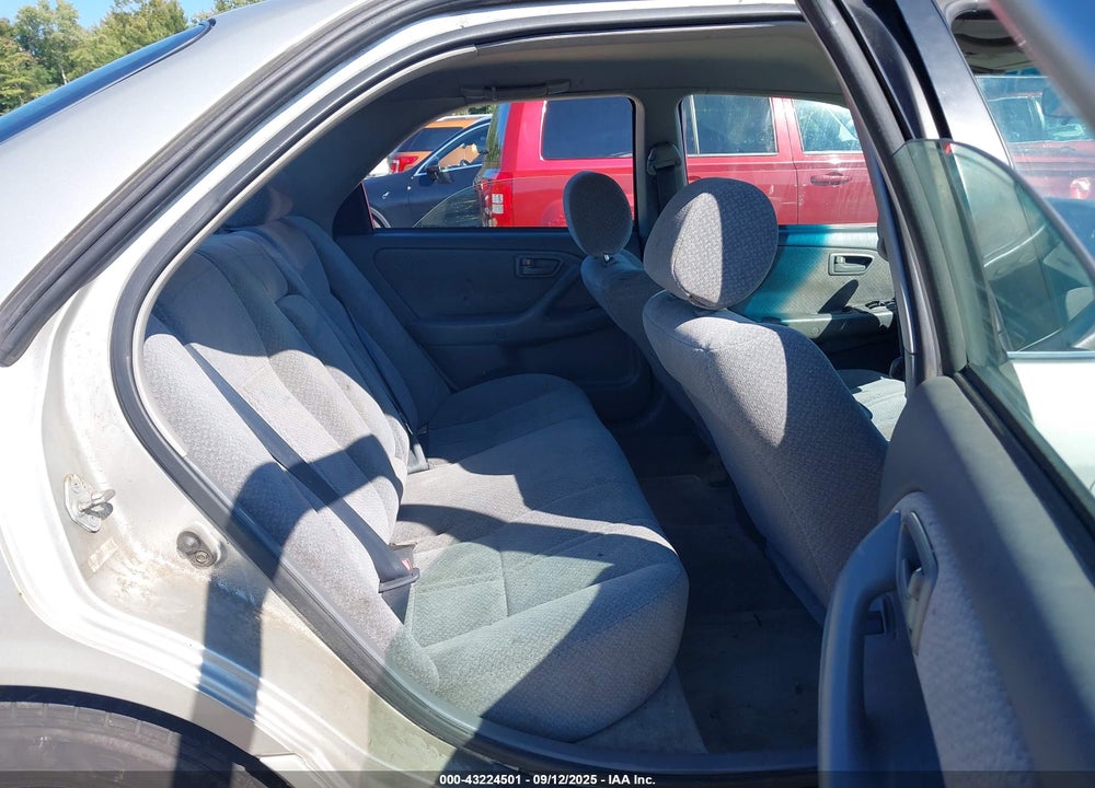 2001 TOYOTA CAMRY LE V6 VIN: 4T1BF22K31U122360