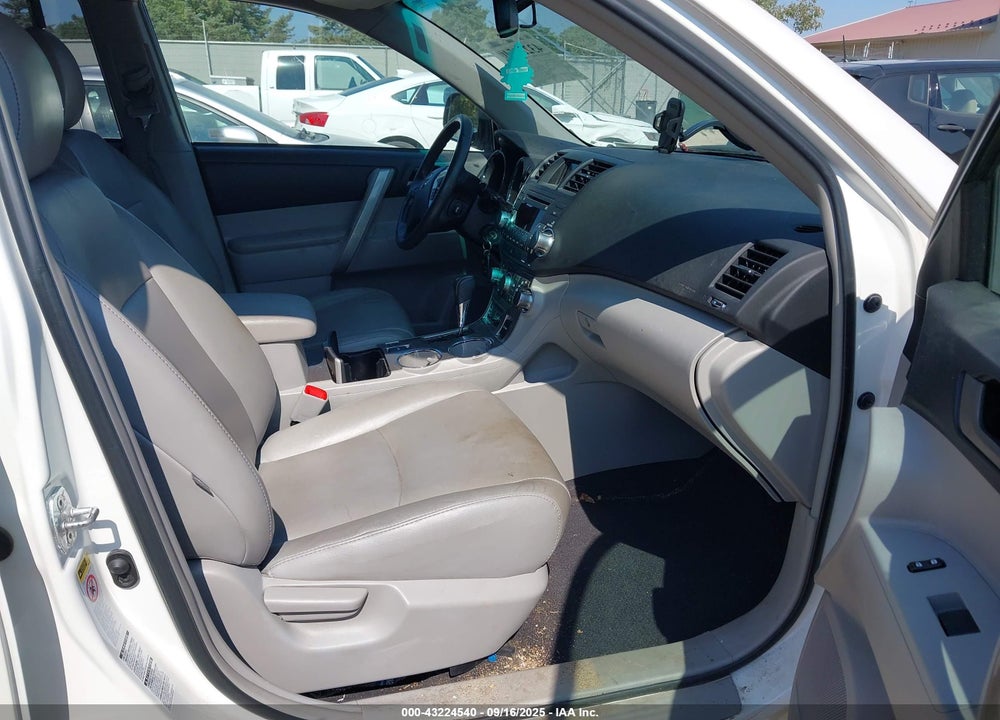 2011 TOYOTA HIGHLANDER VIN: 5TDBK3EH1BS050781