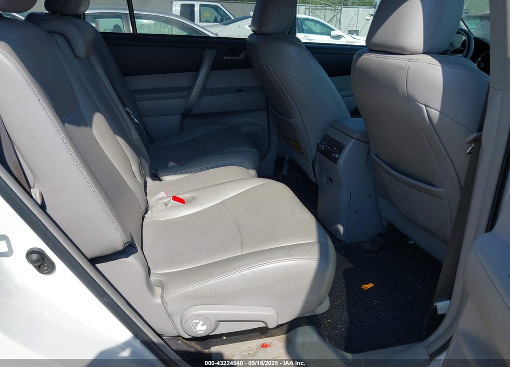 2011 TOYOTA HIGHLANDER VIN: 5TDBK3EH1BS050781