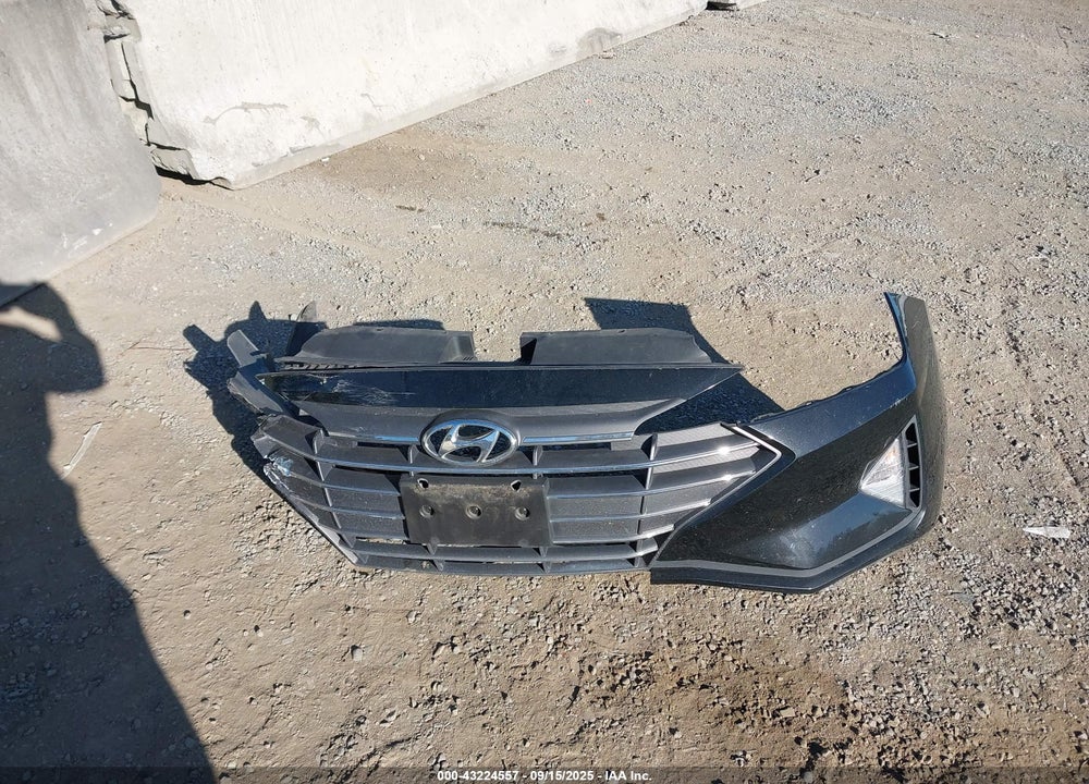 2019 HYUNDAI ELANTRA VIN: 5NPD74LF4KH412173