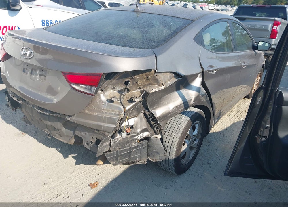 2014 HYUNDAI ELANTRA VIN: 5NPDH4AE1EH458927