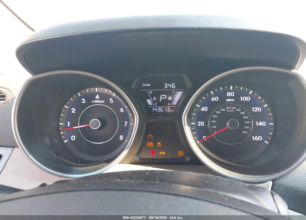 2014 HYUNDAI ELANTRA VIN: 5NPDH4AE1EH458927