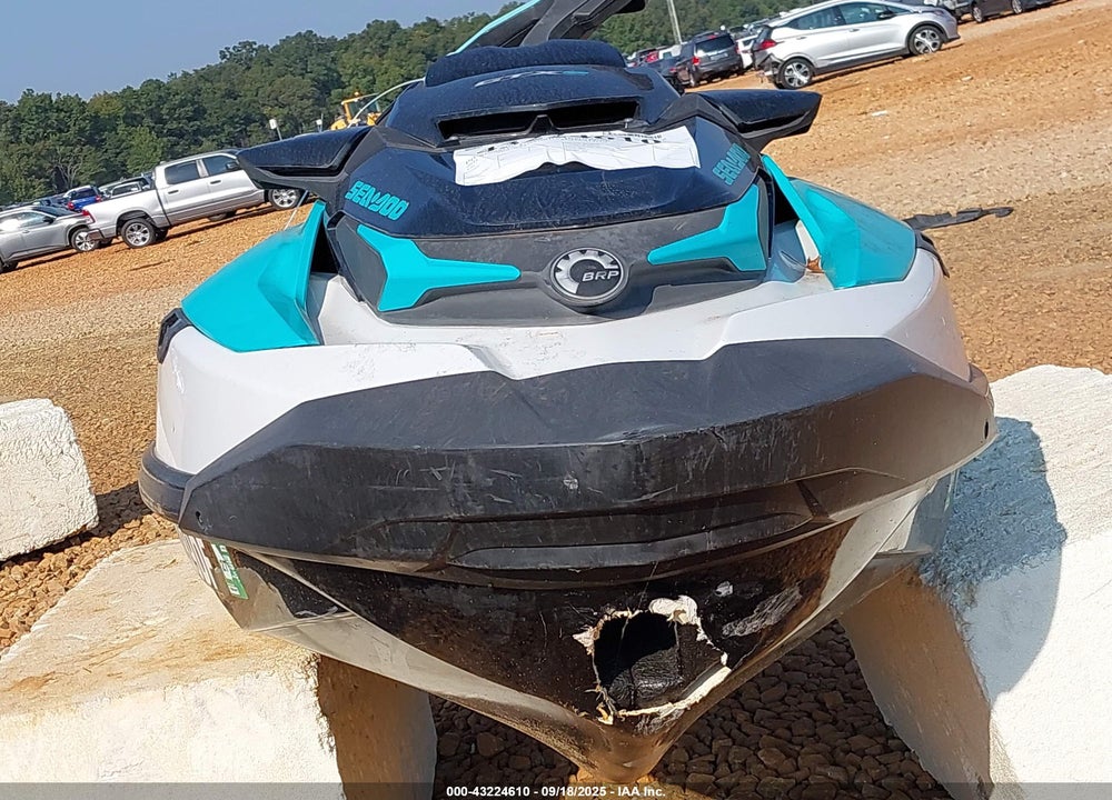 2021 SEADOO GTX VIN: YDV38803SA121