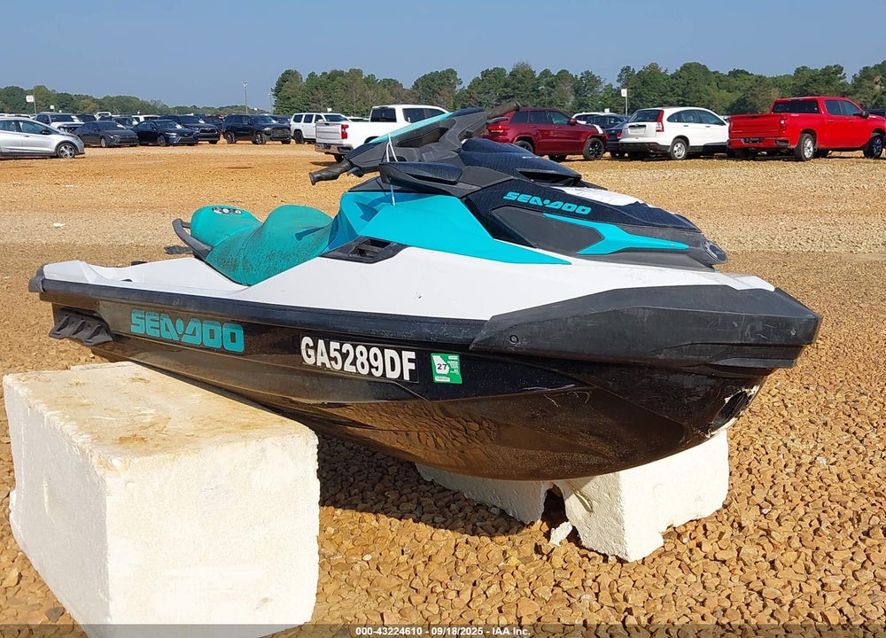 2021 SEADOO GTX VIN: YDV38803SA121
