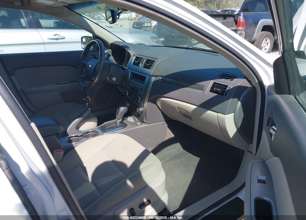 2011 FORD FUSION VIN: 3FADP0L32BR202768