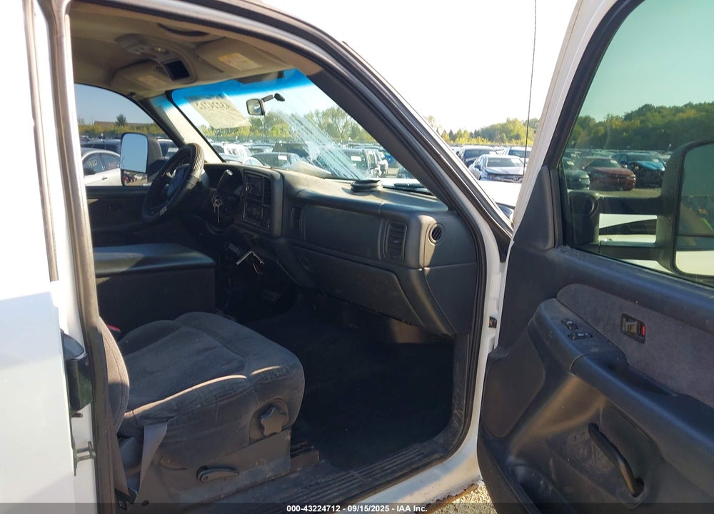 2002 CHEVROLET SILVERADO 2500HD VIN: 1GCHK29G32E272525