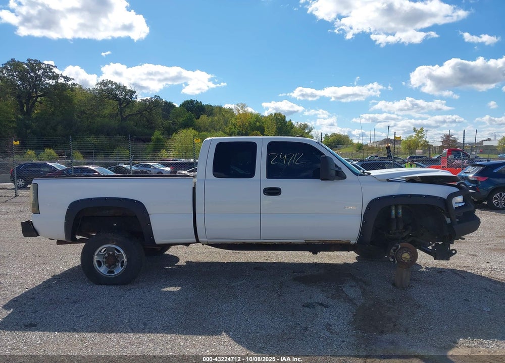 2002 CHEVROLET SILVERADO 2500HD VIN: 1GCHK29G32E272525