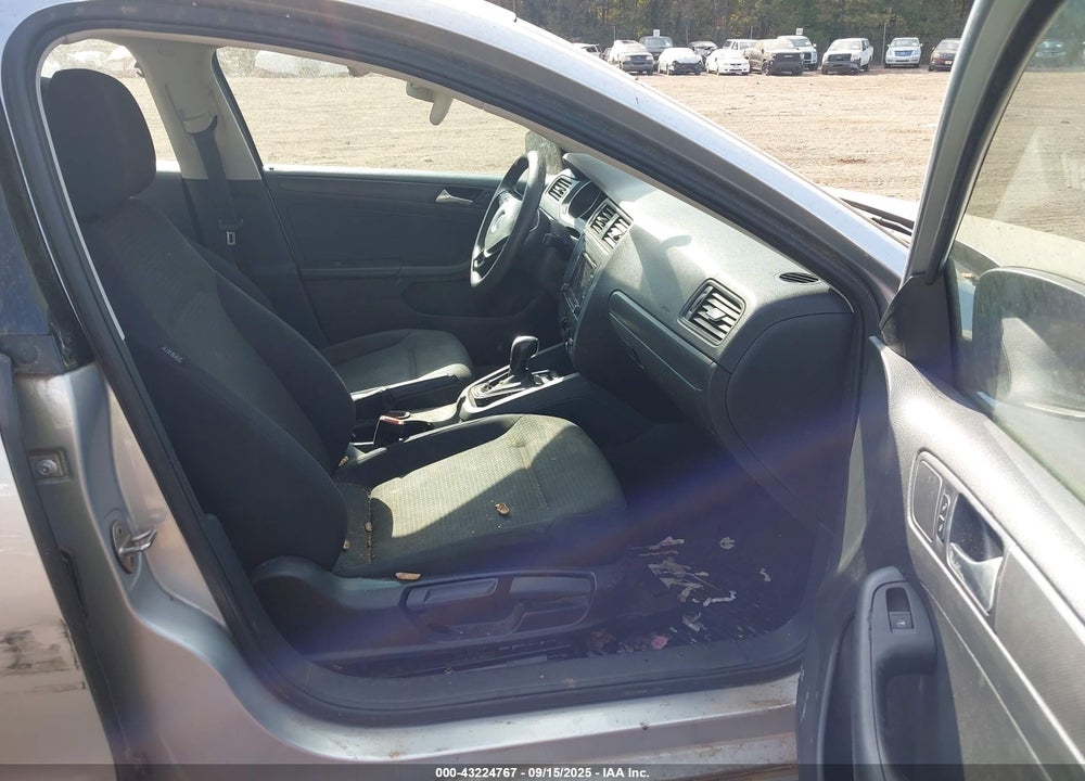 2015 VOLKSWAGEN JETTA 2.0L S VIN: 3VW2K7AJ7FM410218