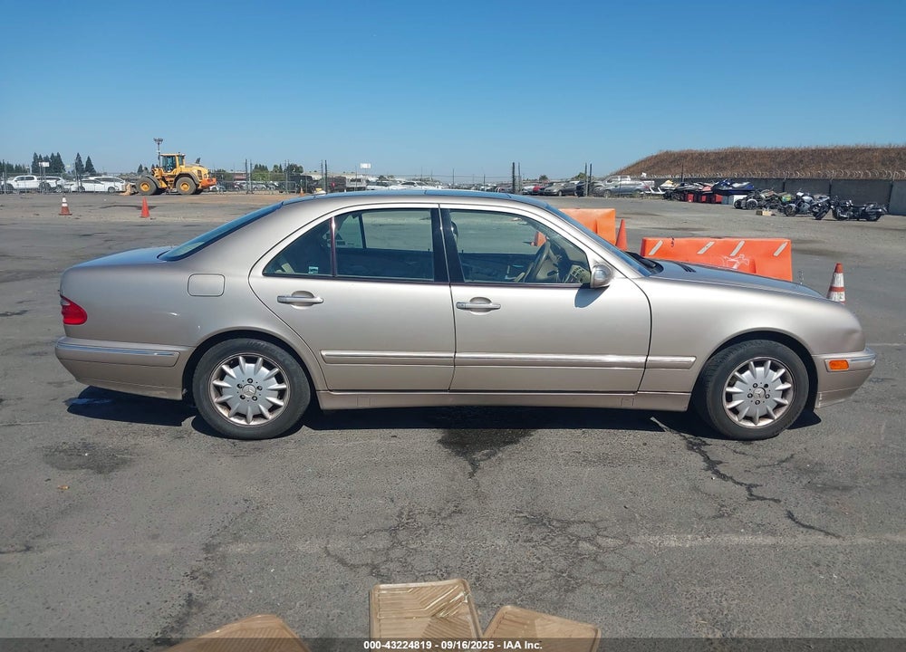 2000 MERCEDES-BENZ E 320 VIN: WDBJF65J6YB065828