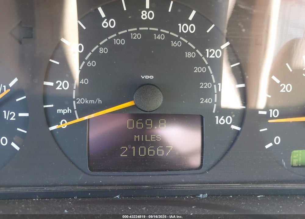 2000 MERCEDES-BENZ E 320 VIN: WDBJF65J6YB065828