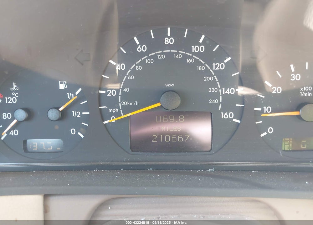 2000 MERCEDES-BENZ E 320 VIN: WDBJF65J6YB065828