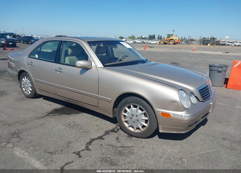 2000 MERCEDES-BENZ E 320 VIN: WDBJF65J6YB065828