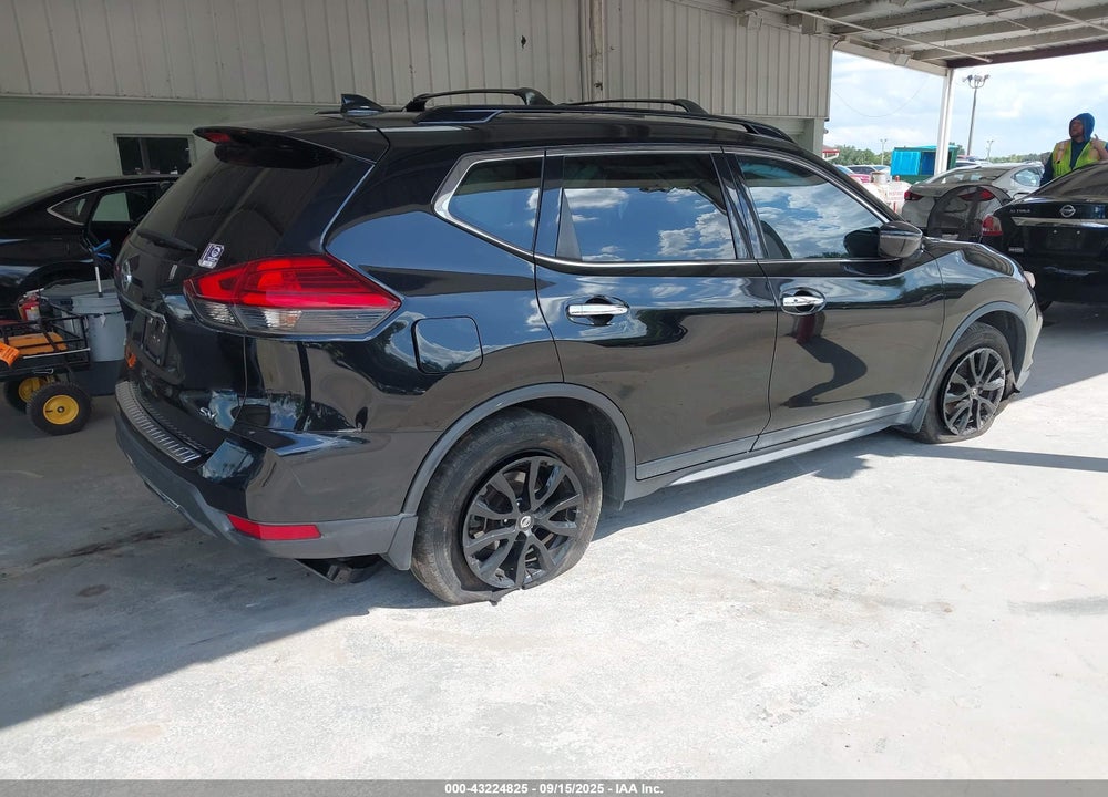 2017 NISSAN ROGUE VIN: 5N1AT2MT3HC828058