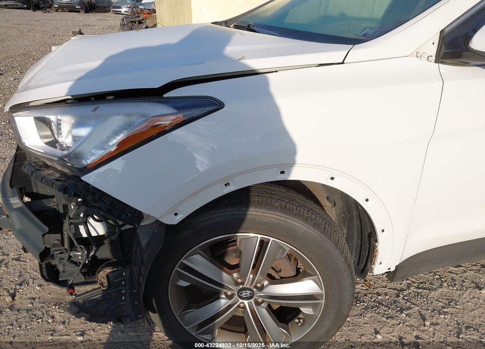 2016 HYUNDAI SANTA FE VIN: KM8SNDHF2GU136655