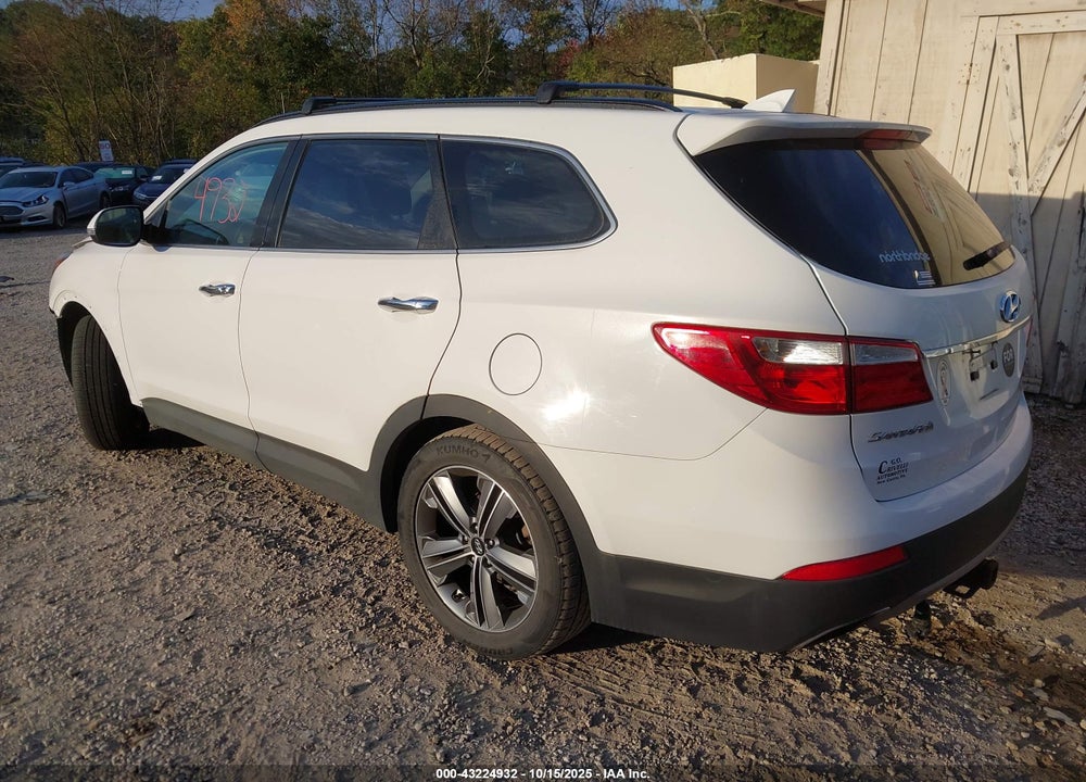 2016 HYUNDAI SANTA FE VIN: KM8SNDHF2GU136655