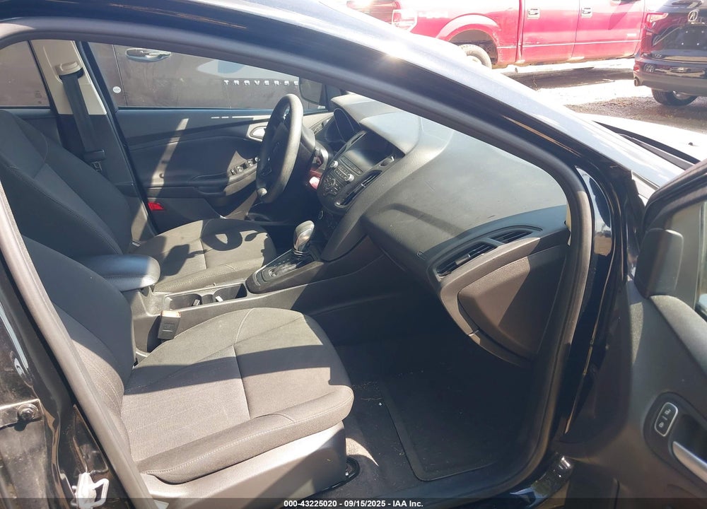 2018 FORD FOCUS SE VIN: 1FADP3F23JL327537