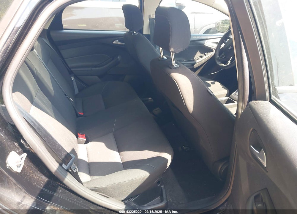 2018 FORD FOCUS SE VIN: 1FADP3F23JL327537