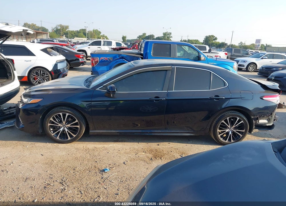 2018 TOYOTA CAMRY VIN: 4T1B11HK8JU656809