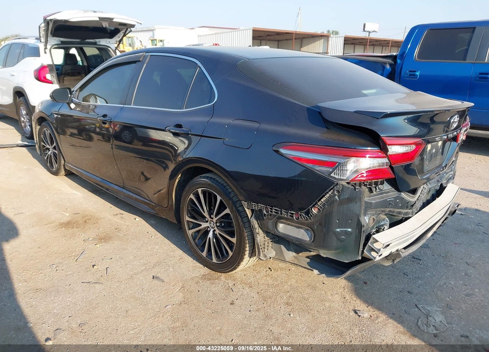 2018 TOYOTA CAMRY VIN: 4T1B11HK8JU656809