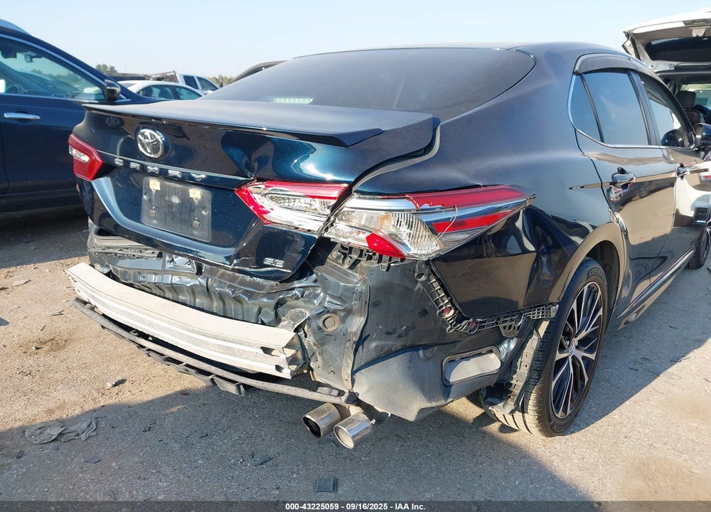 2018 TOYOTA CAMRY VIN: 4T1B11HK8JU656809