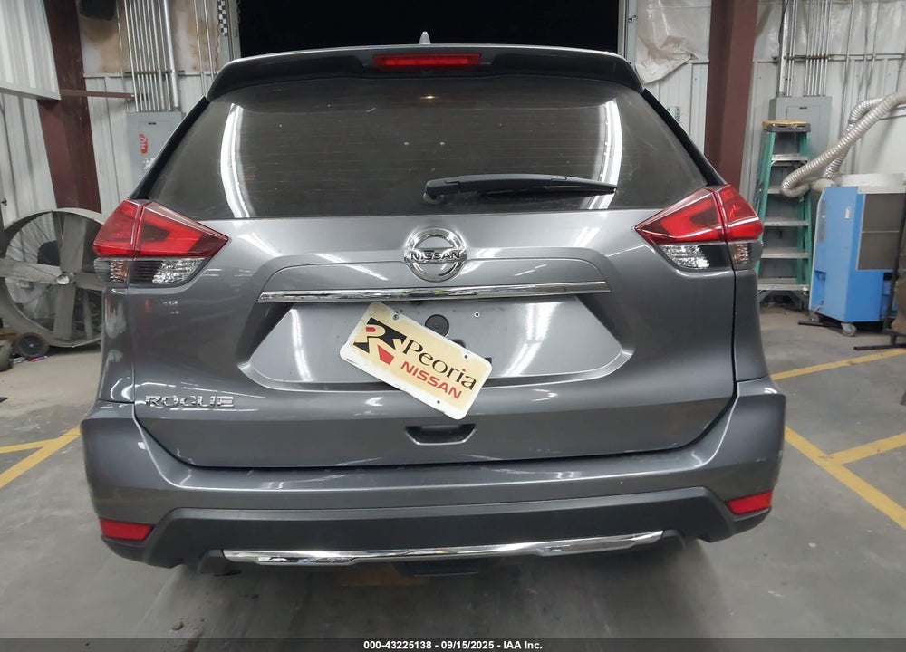 2017 NISSAN ROGUE VIN: JN8AT2MT2HW392987