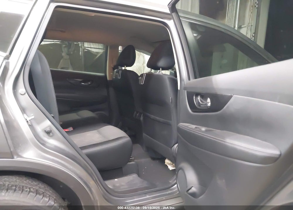 2017 NISSAN ROGUE VIN: JN8AT2MT2HW392987