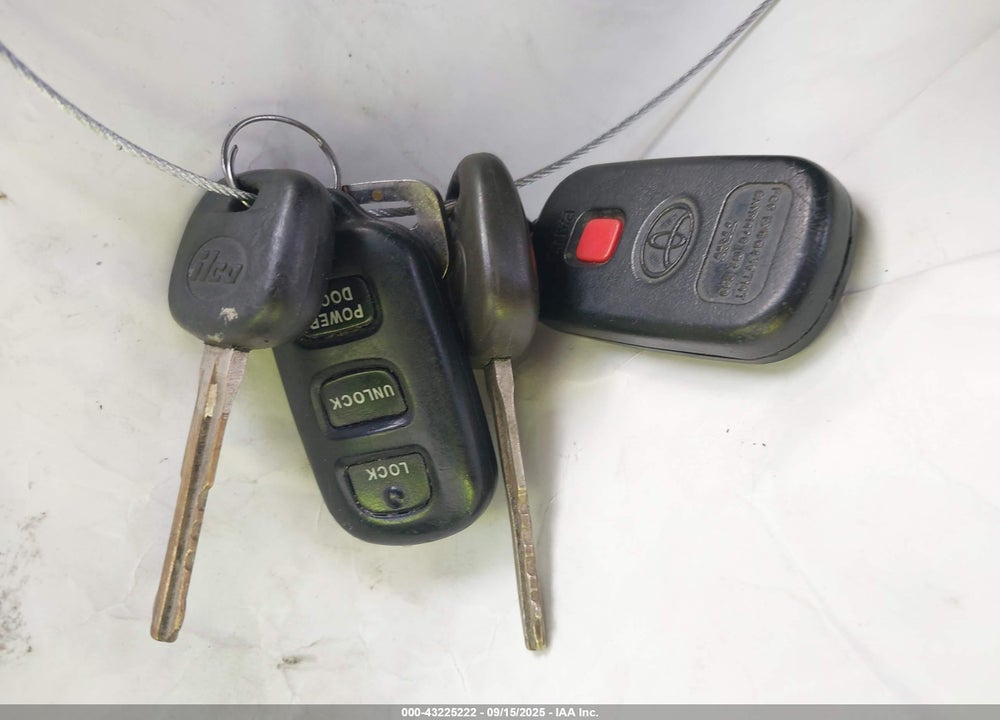 2001 TOYOTA SIENNA XLE VIN: 4T3ZF13C31U332108