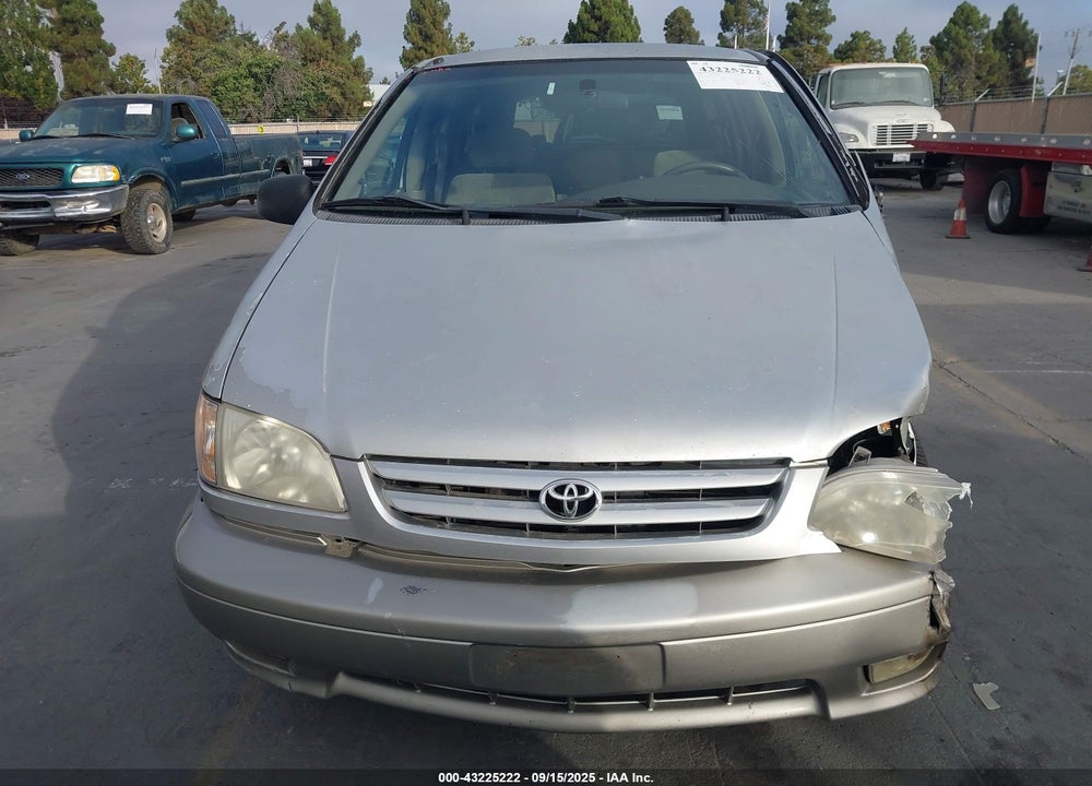 2001 TOYOTA SIENNA XLE VIN: 4T3ZF13C31U332108