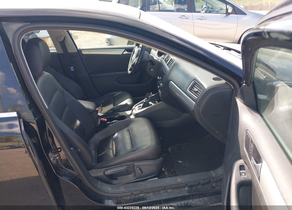 2013 VOLKSWAGEN JETTA 2.5L SE VIN: 3VWDP7AJXDM426100