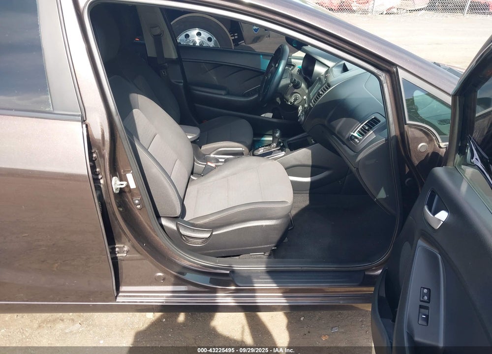 2018 KIA FORTE LX VIN: 3KPFL4A74JE216849