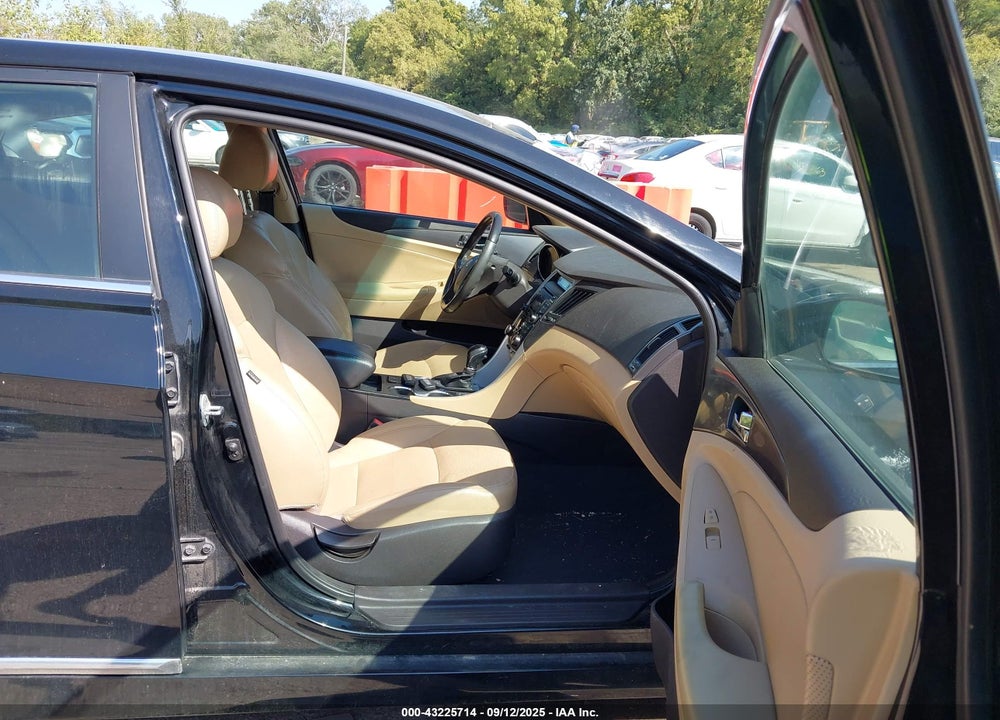 2012 HYUNDAI SONATA HYBRID VIN: KMHEC4A42CA043027