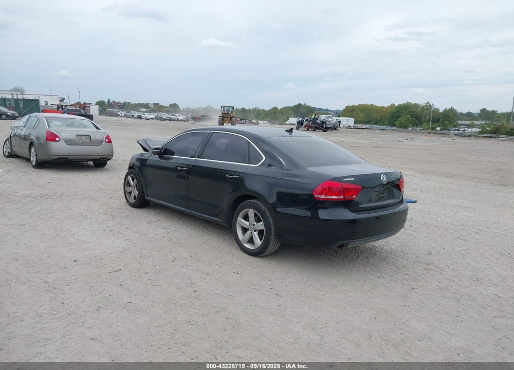 2013 VOLKSWAGEN PASSAT VIN: 1VWBP7A33DC132905