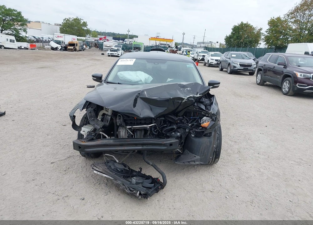 2013 VOLKSWAGEN PASSAT VIN: 1VWBP7A33DC132905