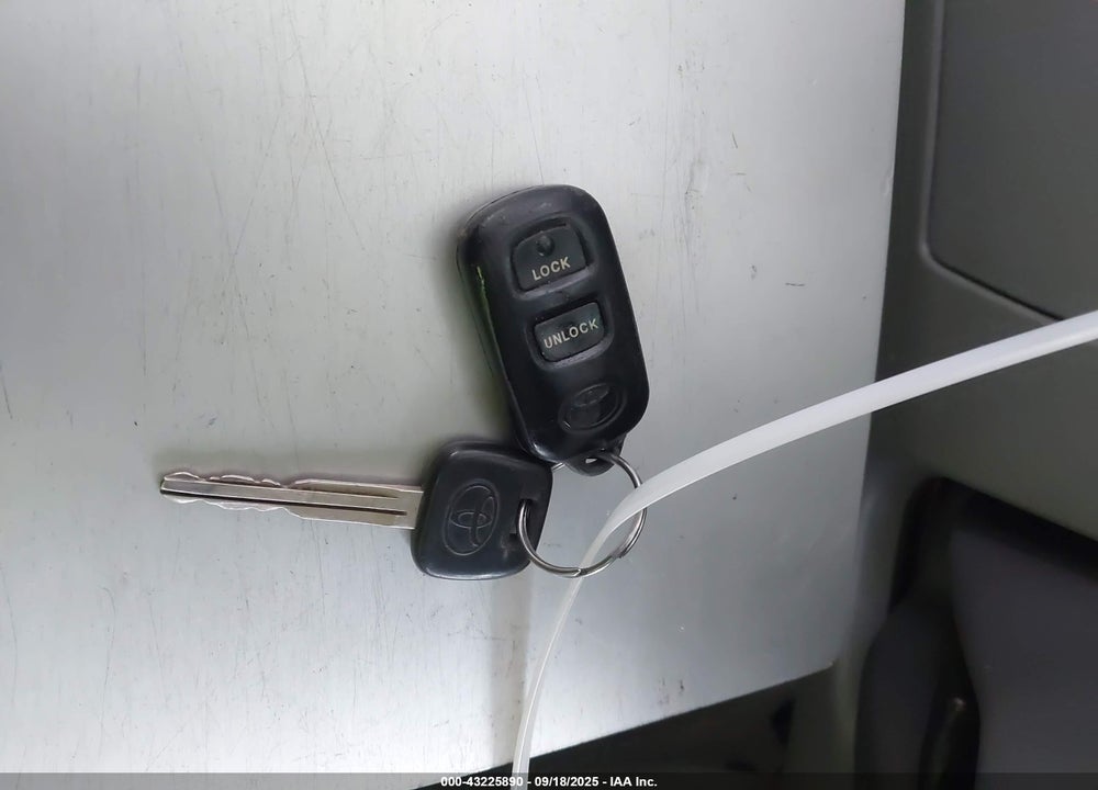 2004 TOYOTA COROLLA LE VIN: JTDBR32E942041472
