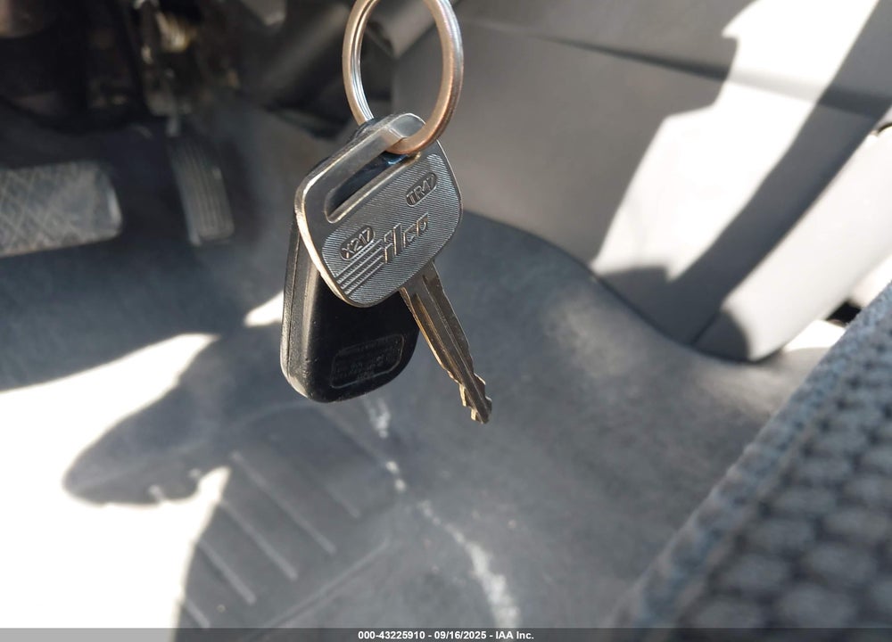 2008 PONTIAC VIBE VIN: 5Y2SL65858Z404095