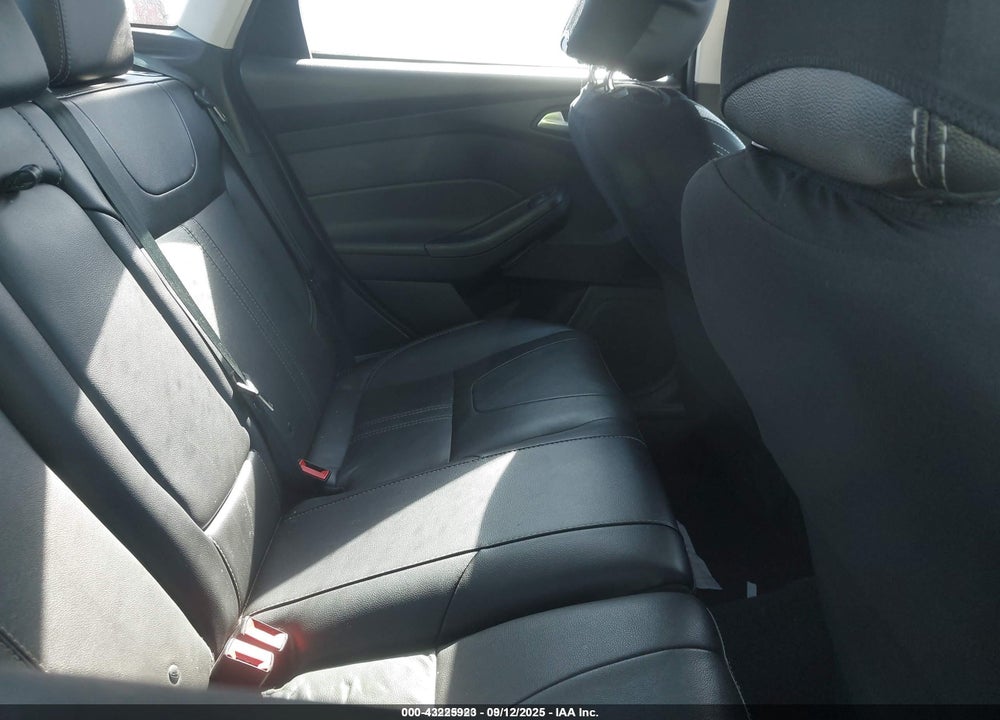 2014 FORD FOCUS SE VIN: 1FADP3F23EL241926