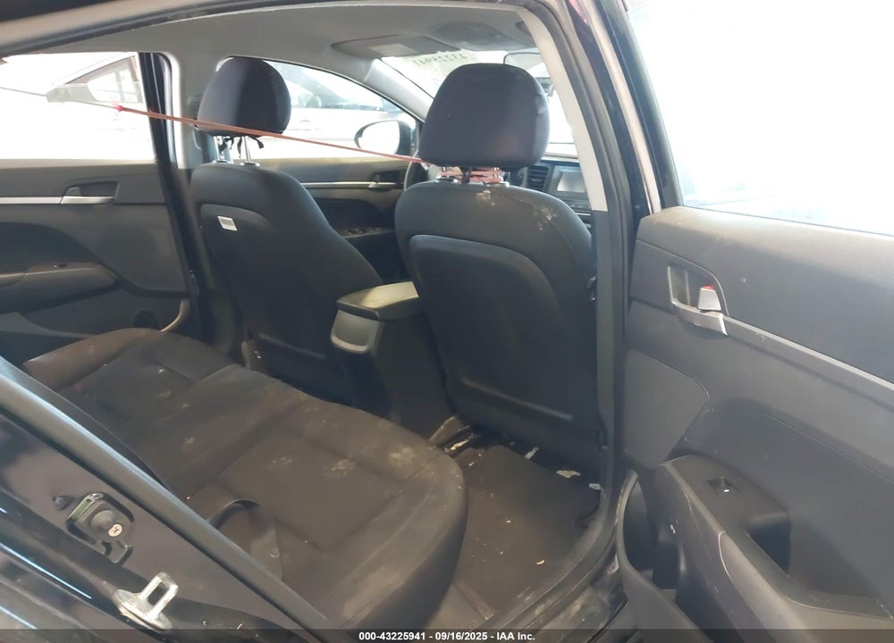 2019 HYUNDAI ELANTRA VIN: KMHD74LF1KU758621
