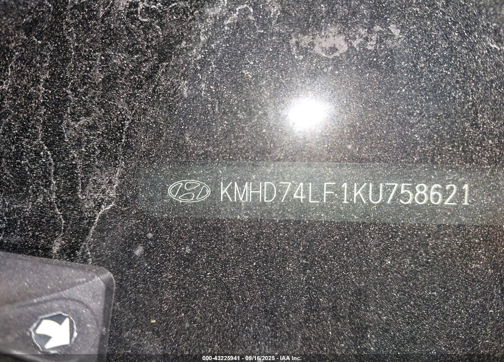 2019 HYUNDAI ELANTRA VIN: KMHD74LF1KU758621
