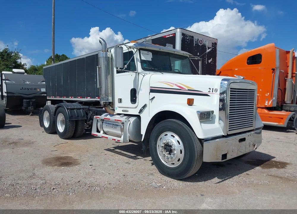 1999 FREIGHTLINER CONVENTIONAL FLD120 VIN: 1FUPFWEB3XPA53900