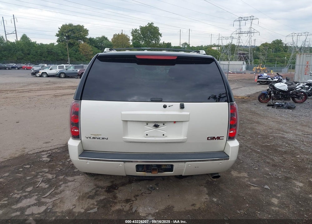 2013 GMC YUKON DENALI VIN: 1GKS2EEF7DR361745