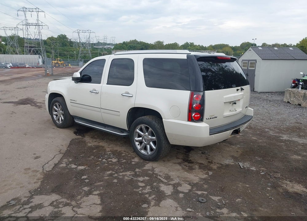 2013 GMC YUKON DENALI VIN: 1GKS2EEF7DR361745