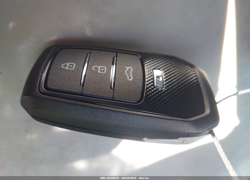 2015 TOYOTA PRIUS V VIN: JTDZN3EU1FJ028933