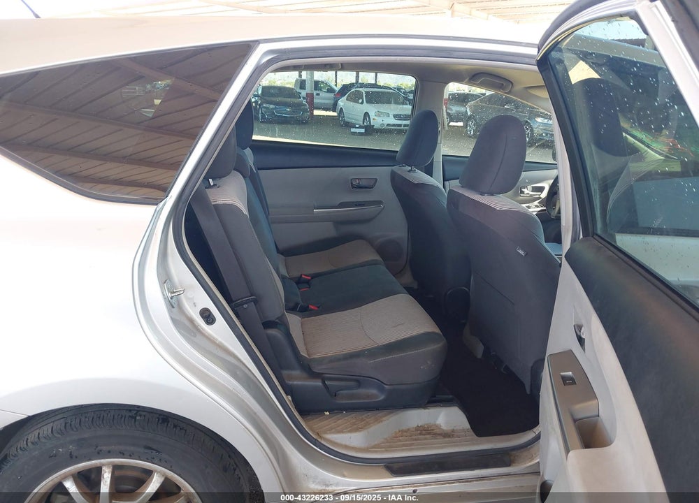2015 TOYOTA PRIUS V VIN: JTDZN3EU1FJ028933