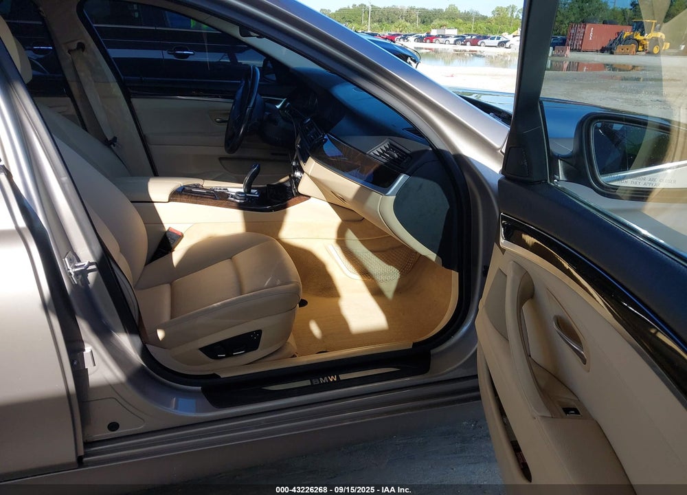 2011 BMW 5 SERIES VIN: WBAFR1C50BC260121