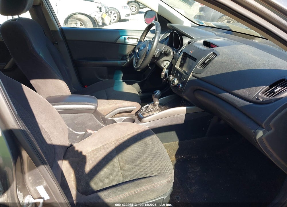 2011 KIA FORTE VIN: KNAFW5A3XB5451051
