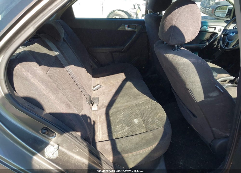 2011 KIA FORTE VIN: KNAFW5A3XB5451051